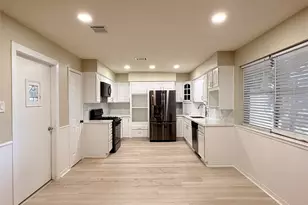205 W Vaughn Ln, Deer Park, TX 77536 - Photo 9