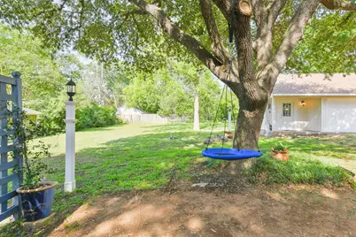802 S Day Street, Brenham, TX 77833 - Photo 7