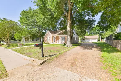 802 S Day Street, Brenham, TX 77833 - Photo 3