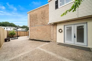 13170 Trail Hollow Dr, Houston, TX 77079 - Photo 3