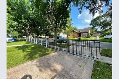 7709 Edna Street, Houston, TX 77087 - Photo 9