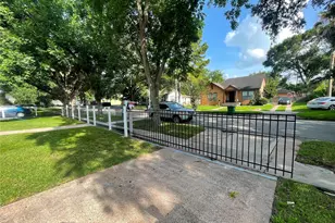 7709 Edna St, Houston, TX 77087 - Photo 9