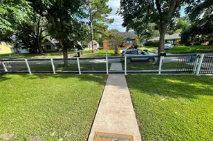 7709 Edna St, Houston, TX 77087 - Photo 35