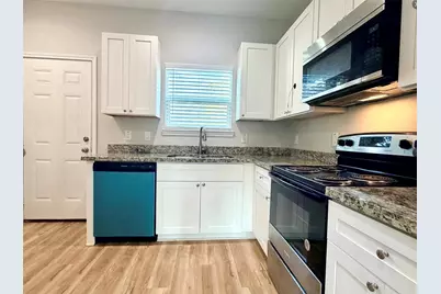 502 S Ross Sterling #B, Anahuac, TX 77514 - Photo 9