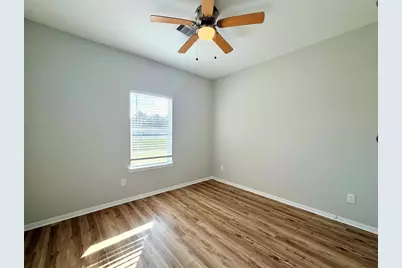 502 S Ross Sterling #B, Anahuac, TX 77514 - Photo 23