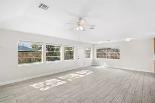 327 Windward Dr, League City, TX 77573 - Photo 9