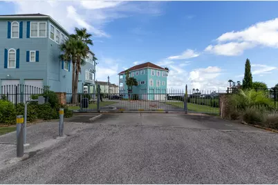 1014 Lillian Lane, Galveston, TX 77554 - Photo 11
