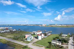 1014 Lillian Ln, Galveston, TX 77554 - Photo 1