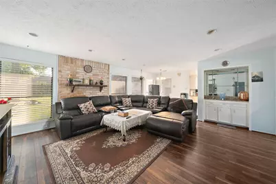 2822 Colonial Drive, Sugar Land, TX 77479 - Photo 9