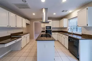 75 Breezy Point Pl, The Woodlands, TX 77381 - Photo 9