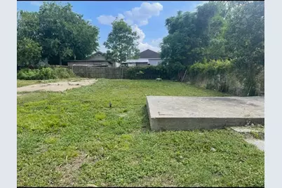 7724 Avenue J, Houston, TX 77012 - Photo 3