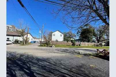 1807 Lawrence Street, Houston, TX 77008 - Photo 9