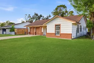 535 Edgebrook Dr, Houston, TX 77034 - Photo 3