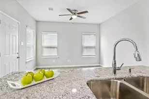 5911 Westover St, Houston, TX 77033 - Photo 9