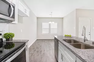 5911 Westover St, Houston, TX 77033 - Photo 5
