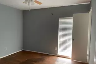 1326 Barrowgate Dr, Sugar Land, TX 77498 - Photo 3