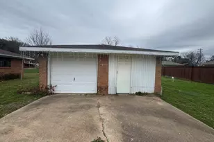 1209 W 2nd St, Hearne, TX 77859 - Photo 11