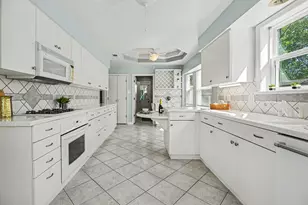 18562 Martinique Dr, Nassau Bay, TX 77058 - Photo 9