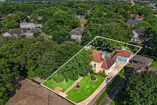 18562 Martinique Dr, Nassau Bay, TX 77058 - Photo 3