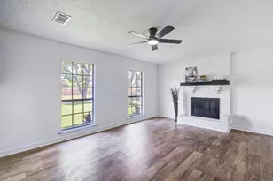 402 Tresvant Dr, Webster, TX 77598 - Photo 9