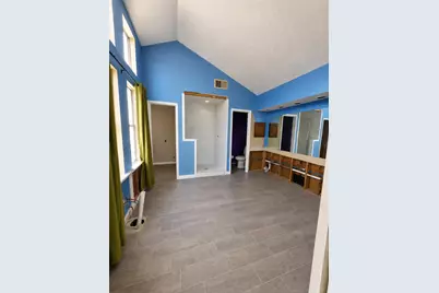 8818 Oakleaf Forest Drive, Houston, TX 77088 - Photo 9