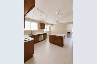 8818 Oakleaf Forest Drive, Houston, TX 77088 - Photo 5