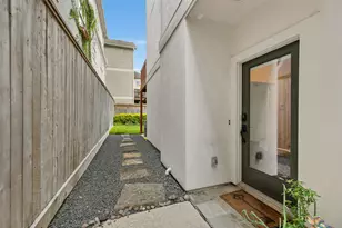 512 Jackson Hill St, Houston, TX 77007 - Photo 7