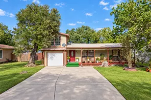 307 Azalea St, Lake Jackson, TX 77566 - Photo 3
