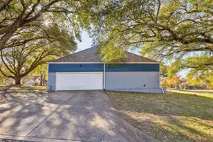 1202 Greenbriar Dr, Huntsville, TX 77340 - Photo 3