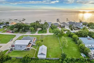 1436 Bayshore Dr, Kemah, TX 77565 - Photo 1