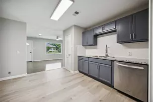 5206 Willow Glen Dr, Houston, TX 77033 - Photo 7