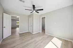 5206 Willow Glen Dr, Houston, TX 77033 - Photo 9