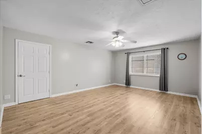 10023 Kirkwren Drive, Houston, TX 77089 - Photo 25