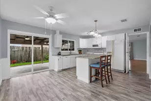 10023 Kirkwren Dr, Houston, TX 77089 - Photo 9