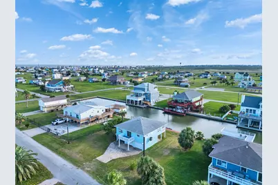 3813 Tradewinds Drive, Galveston, TX 77554 - Photo 3