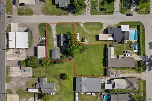 104 Avenue E, Highlands, TX 77562 - Photo 1