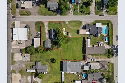 104 Avenue E, Highlands, TX 77562 - Photo 1