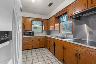 104 Avenue E, Highlands, TX 77562 - Photo 7