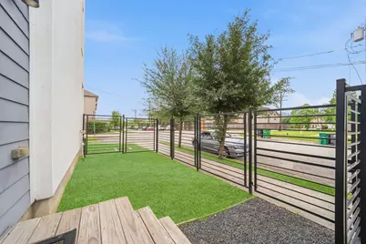 3303 Baron Street, Houston, TX 77020 - Photo 3