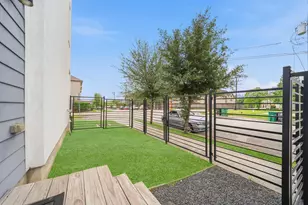 3303 Baron St, Houston, TX 77020 - Photo 3
