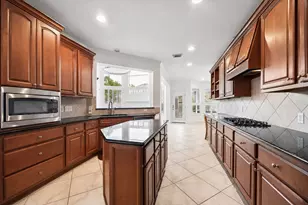 8111 Highland Green Dr, Sugar Land, TX 77479 - Photo 15