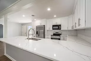 901 Bonita St, Hitchcock, TX 77563 - Photo 7