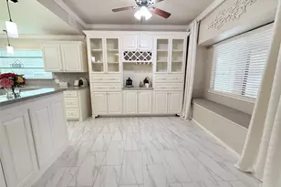 205 Peppermint Dr, Lake Jackson, TX 77566 - Photo 7