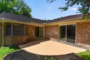 16019 Mill Point Dr, Houston, TX 77059 - Photo 31