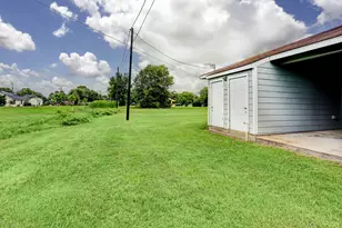 330 6th St, Hempstead, TX 77445 - Photo 13