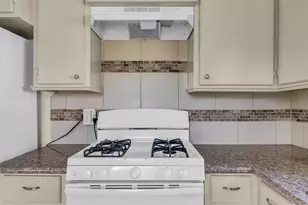 131 E 31st 1/2 St, Houston, TX 77018 - Photo 13