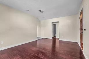 131 E 31st 1/2 St, Houston, TX 77018 - Photo 7