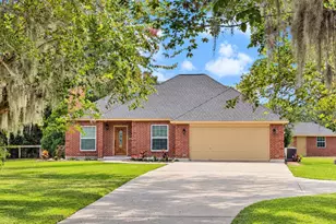 531 Jimmy Phillips Blvd, Angleton, TX 77515 - Photo 1