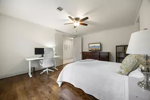310 W Bell St, Houston, TX 77019 - Photo 9