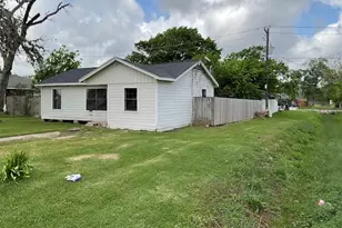 135 Huisache St, Lake Jackson, TX 77566 - Photo 13